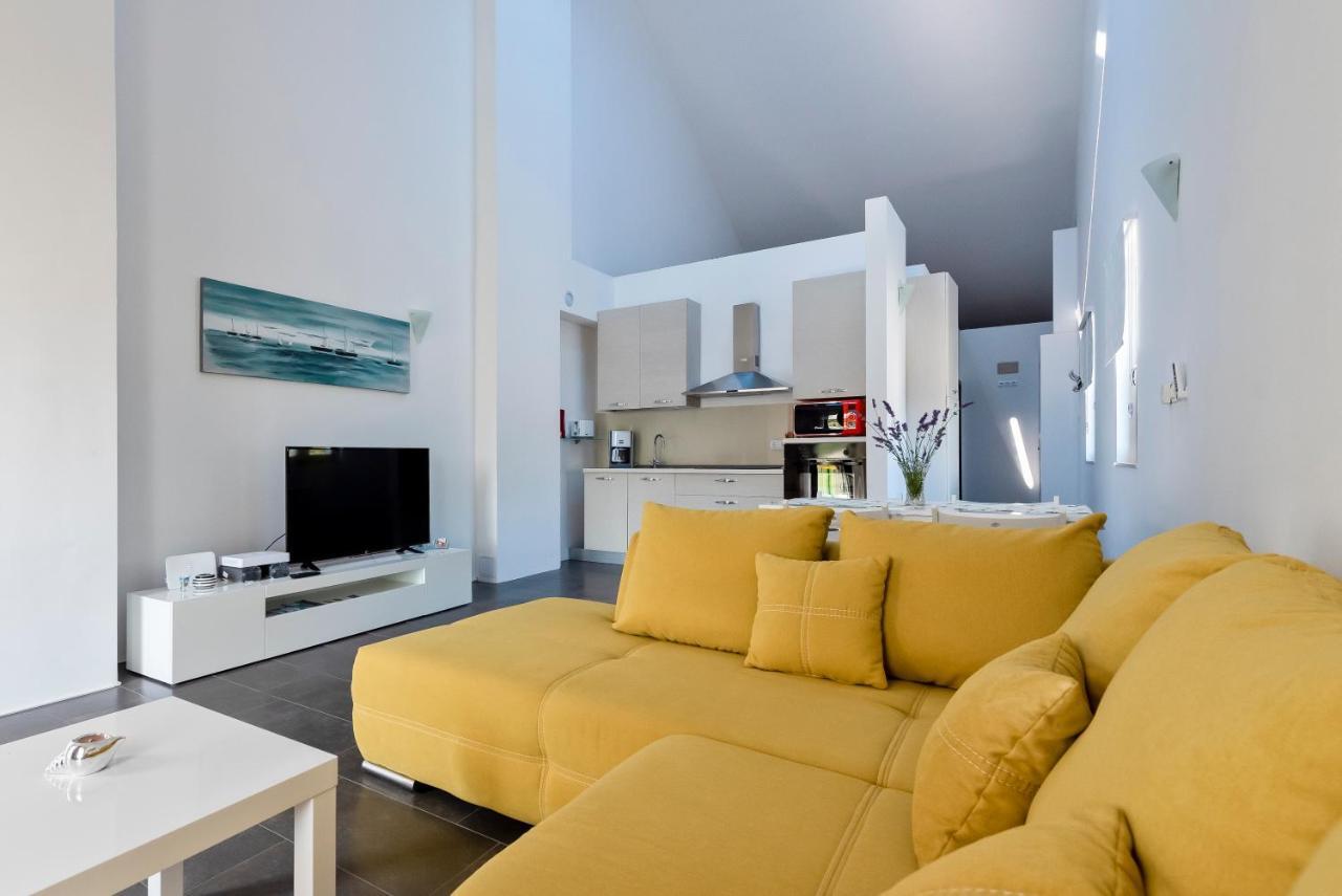 Lozna Residence Postira Esterno foto